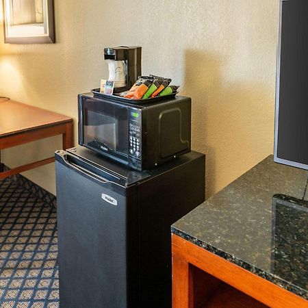 Quality Inn & Suites Seville Eksteriør billede