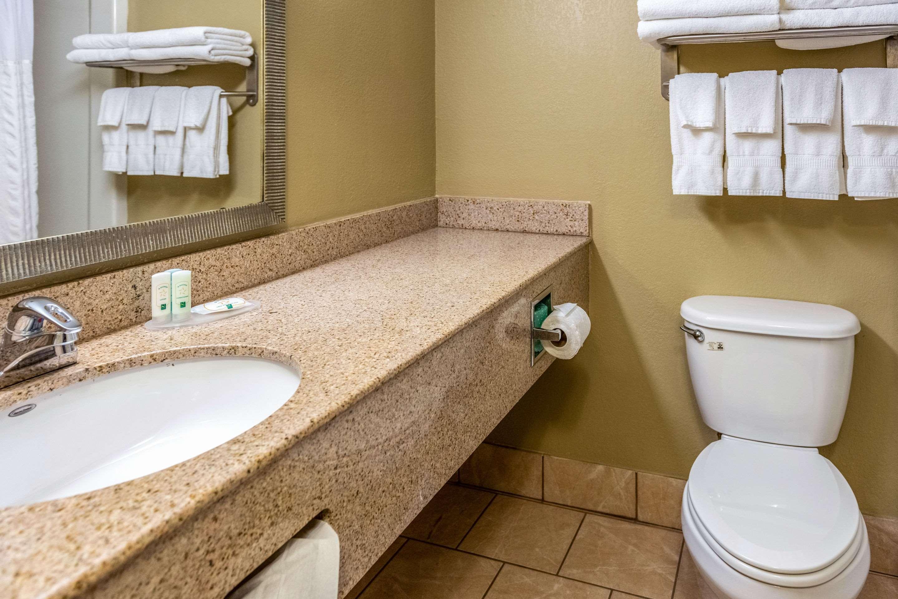 Quality Inn & Suites Seville Eksteriør billede