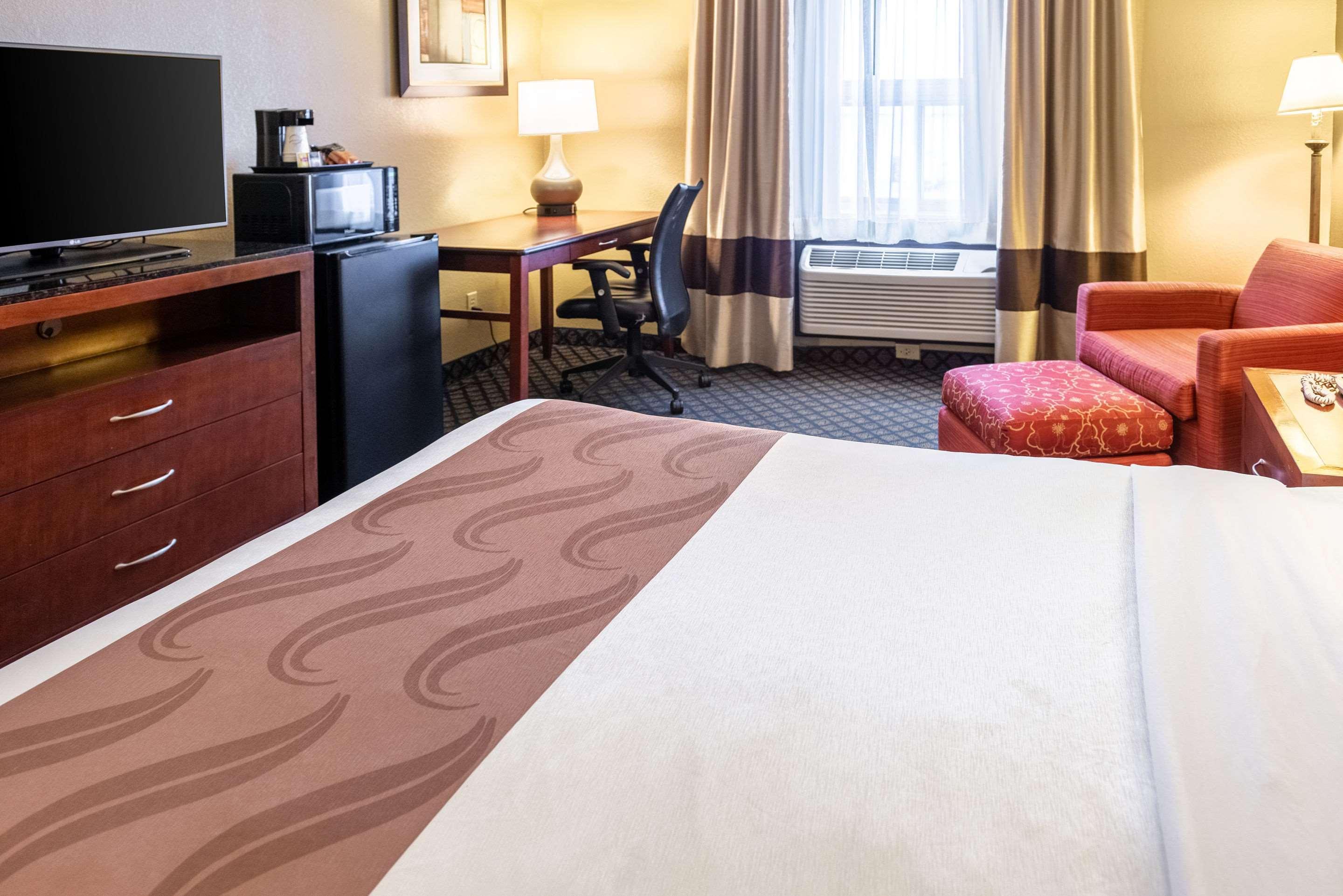 Quality Inn & Suites Seville Eksteriør billede