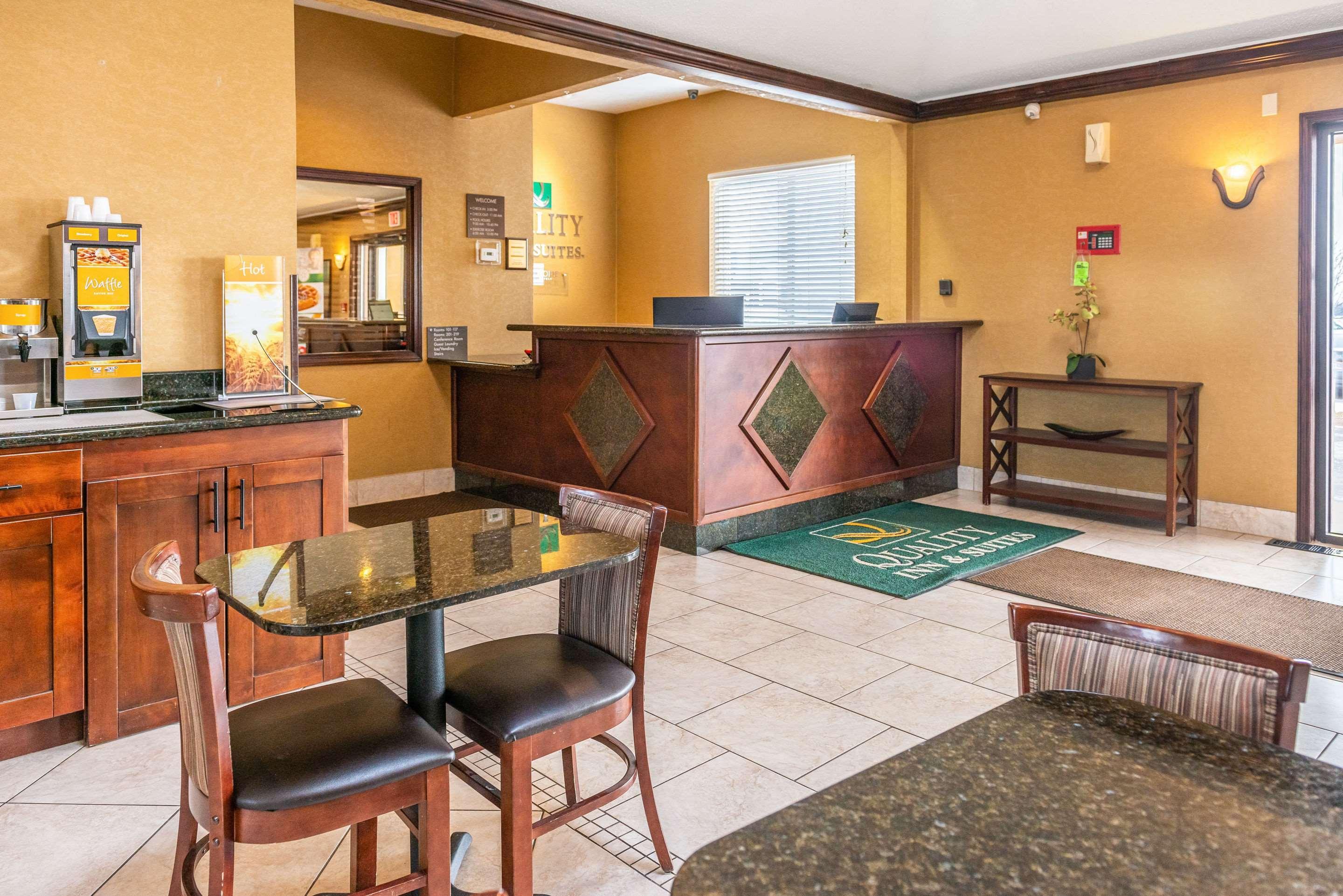 Quality Inn & Suites Seville Eksteriør billede