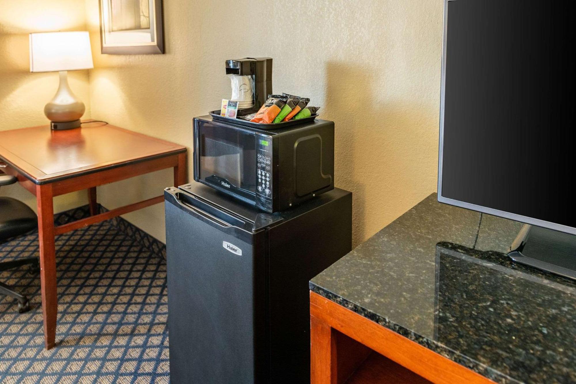 Quality Inn & Suites Seville Eksteriør billede