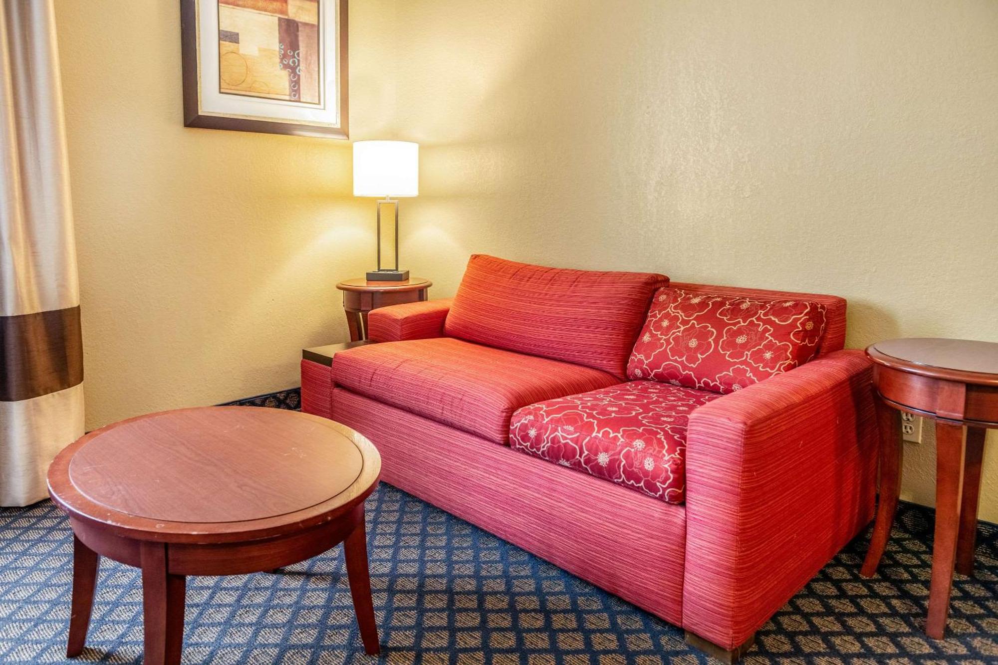 Quality Inn & Suites Seville Eksteriør billede
