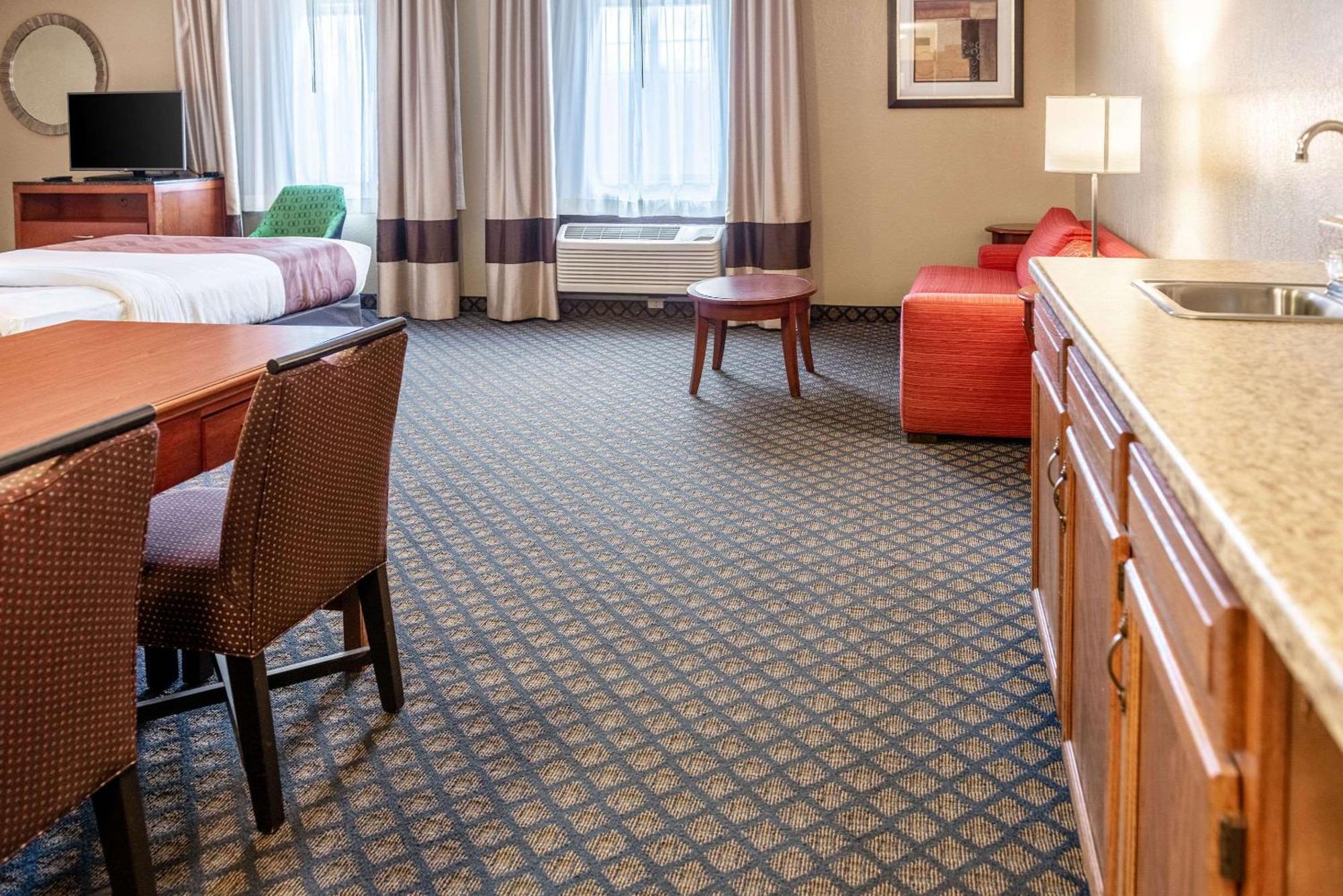 Quality Inn & Suites Seville Eksteriør billede