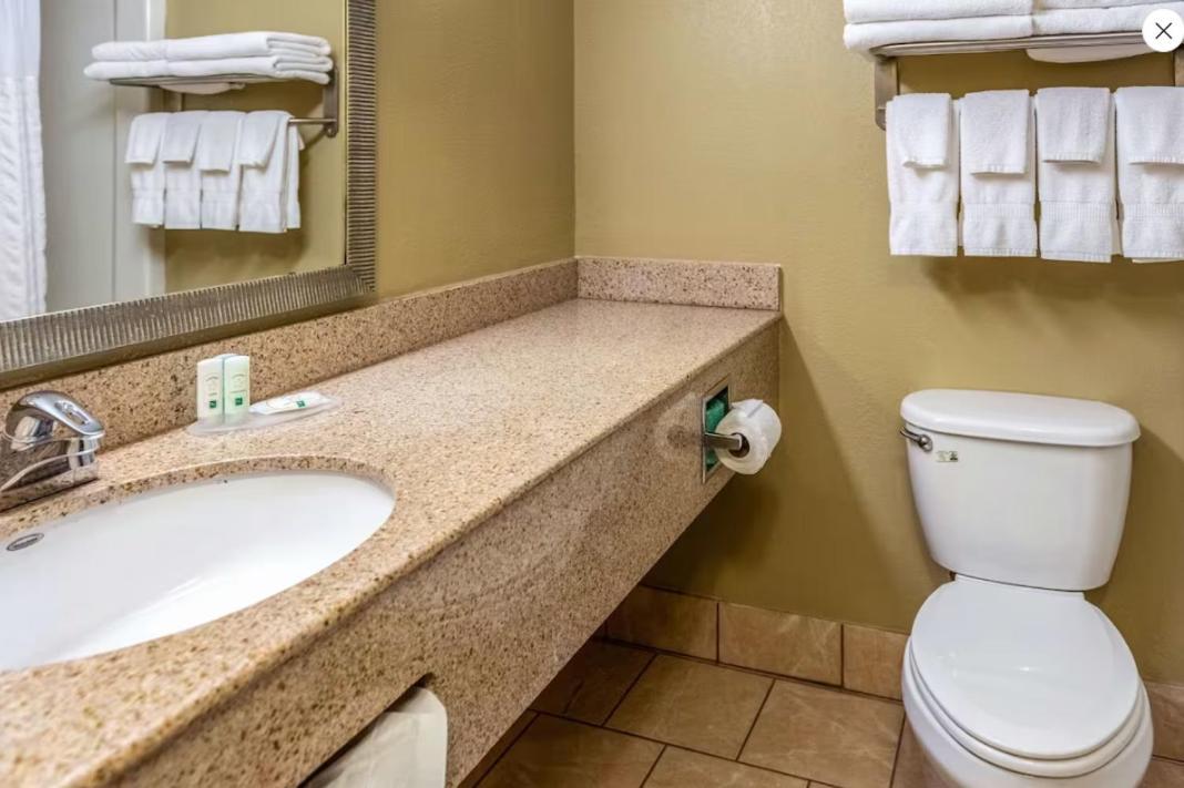 Quality Inn & Suites Seville Eksteriør billede