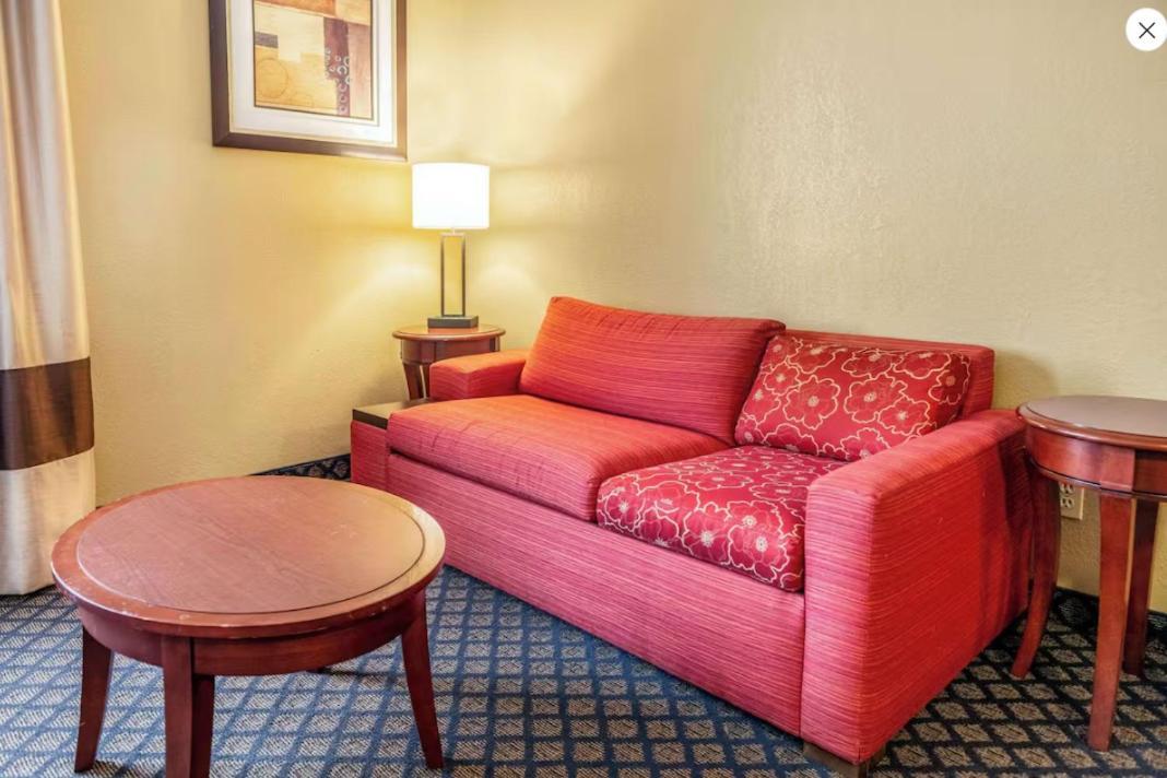 Quality Inn & Suites Seville Eksteriør billede